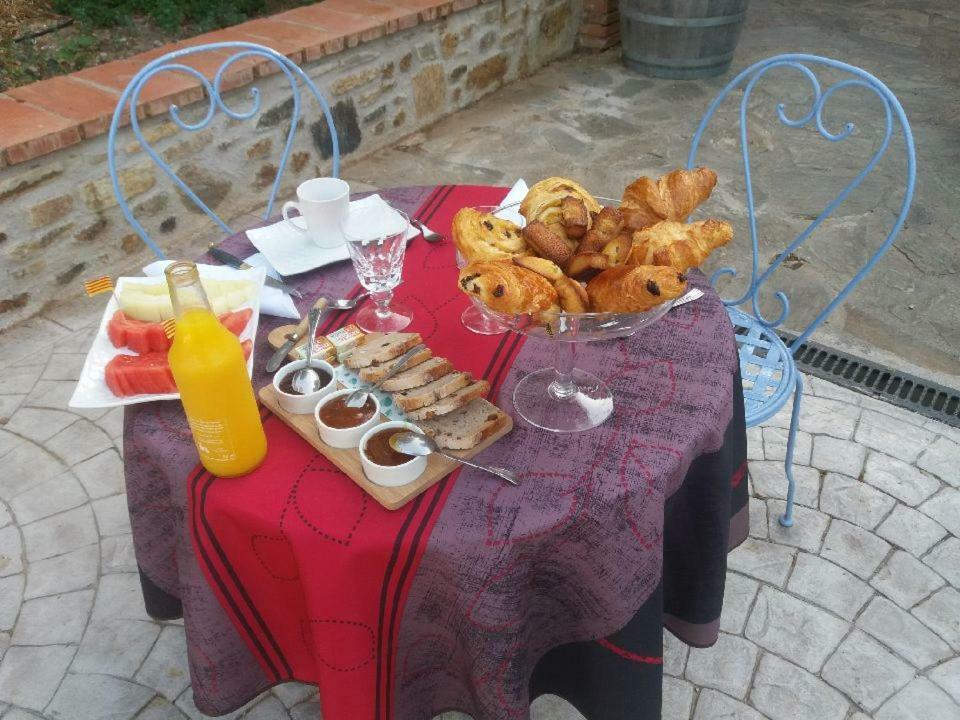 Le Mas Des Colombes Chambres D'Hotes B&B & Spa Oms Zewnętrze zdjęcie