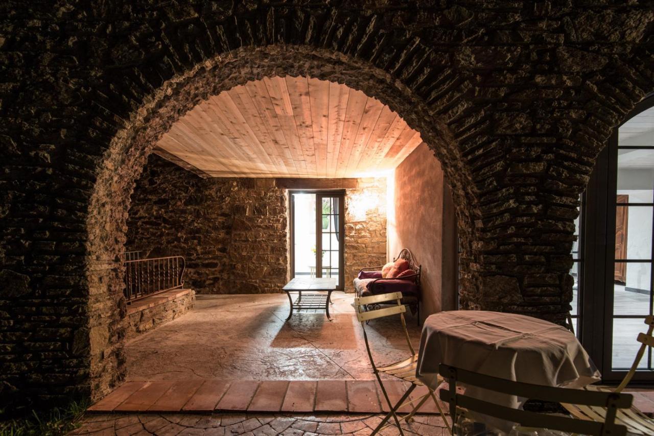 Le Mas Des Colombes Chambres D'Hotes B&B & Spa Oms Zewnętrze zdjęcie